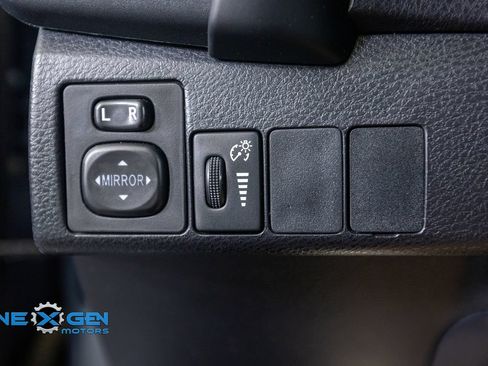 Used 2018 Toyota Corolla LE FWD image 13