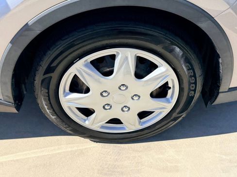 Used 2019 Toyota C-HR LE image 14