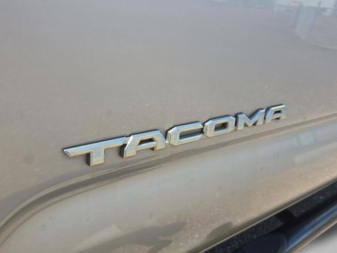 Used 2017 Toyota Tacoma SR5 w/ Tow Package RWD image 31