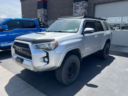 Used 2018 Toyota 4Runner TRD Off-Road Premium AWD/4WD image 7