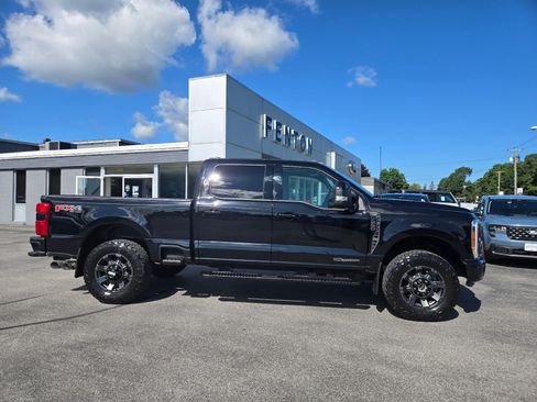 Used 2023 Ford F250 Lariat w/ Sport Appearance Package AWD/4WD image 2