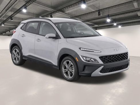 Used 2022 Hyundai Kona SEL w/ Convenience Package FWD image 2