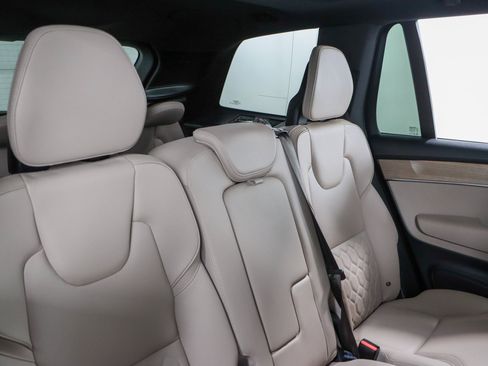 Used 2025 Volvo XC90 B6 Plus AWD/4WD image 29