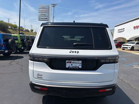 New 2026 Jeep Grand Wagoneer 4WD image 9