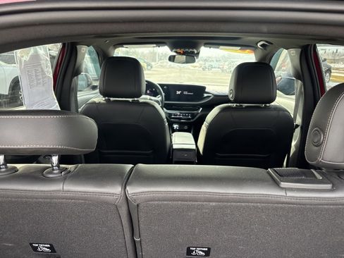 Used 2024 Buick Envista Avenir image 11