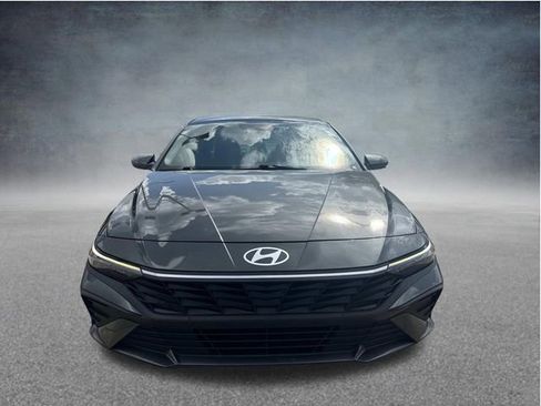 Used 2024 Hyundai Elantra SEL FWD image 2