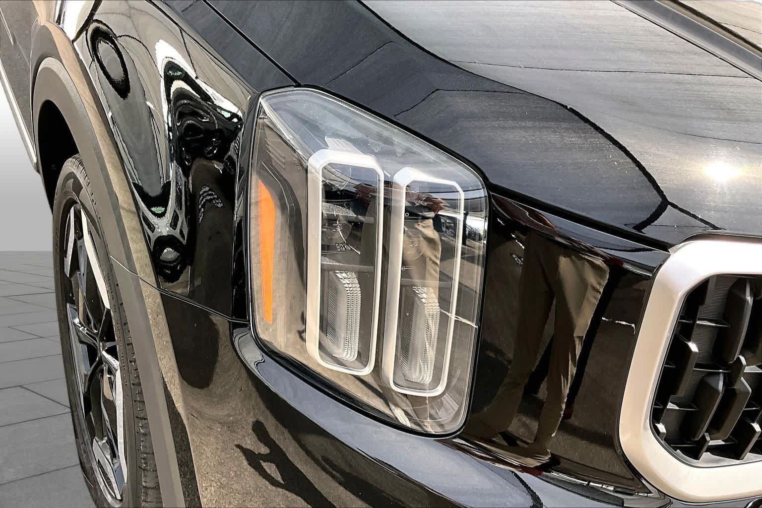 Used 2023 Kia Telluride EX w/ EX Captain's Chair Package FWD image 28