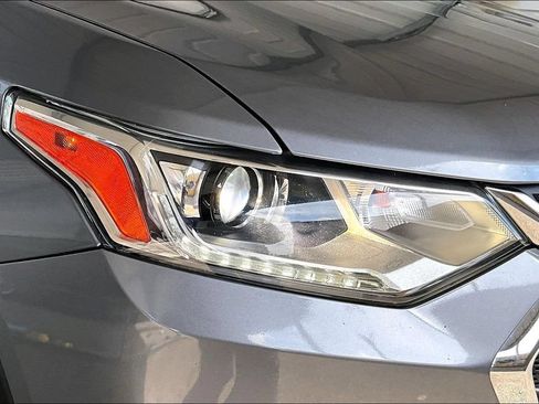 Used 2019 Chevrolet Traverse LT FWD image 40