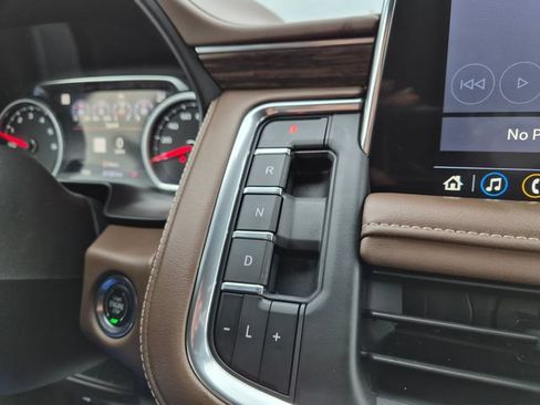 Used 2021 Chevrolet Suburban High Country w/ Premium Package AWD/4WD image 25