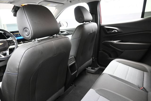 Used 2025 Chevrolet Trax LT w/ Driver Confidence Package FWD image 24