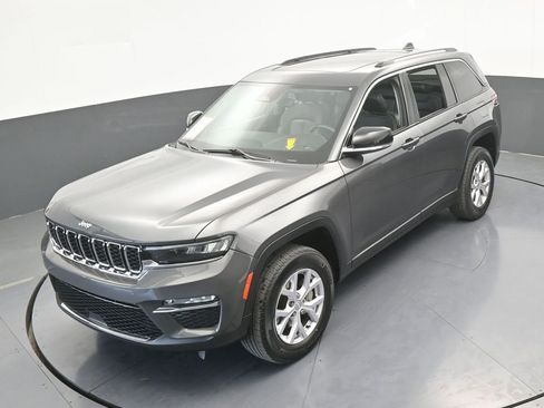 Used 2022 Jeep Grand Cherokee Limited image 50