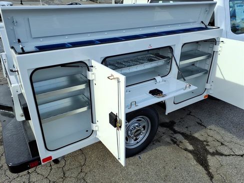 New 2026 Ford F250 XL w/ XL Chrome Package image 7