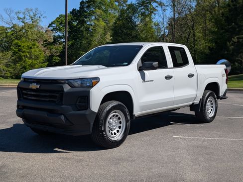 Used 2023 Chevrolet Colorado W/T image 5