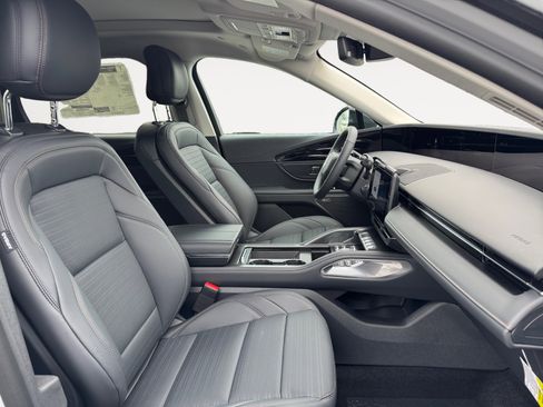 New 2026 Lincoln Nautilus Reserve image 17