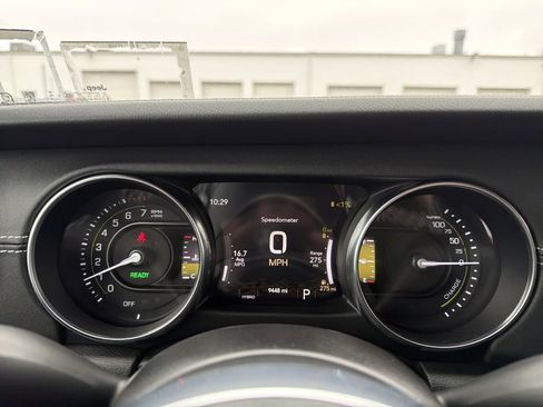Used 2023 Jeep Wrangler Unlimited Sahara w/ Cold Weather Group AWD/4WD image 23