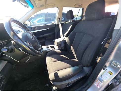 Used 2013 Subaru Outback 2.5i Premium w/ All-Weather Pkg image 9