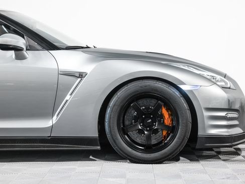 Used 2015 Nissan GT-R Black Edition AWD/4WD image 3