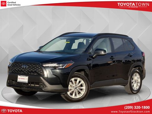 Certified 2025 Toyota Corolla Cross LE image 1