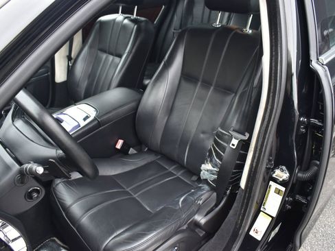 Used 2013 Jaguar XJ image 3