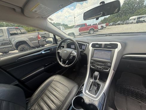 Used 2016 Ford Fusion SE FWD image 7