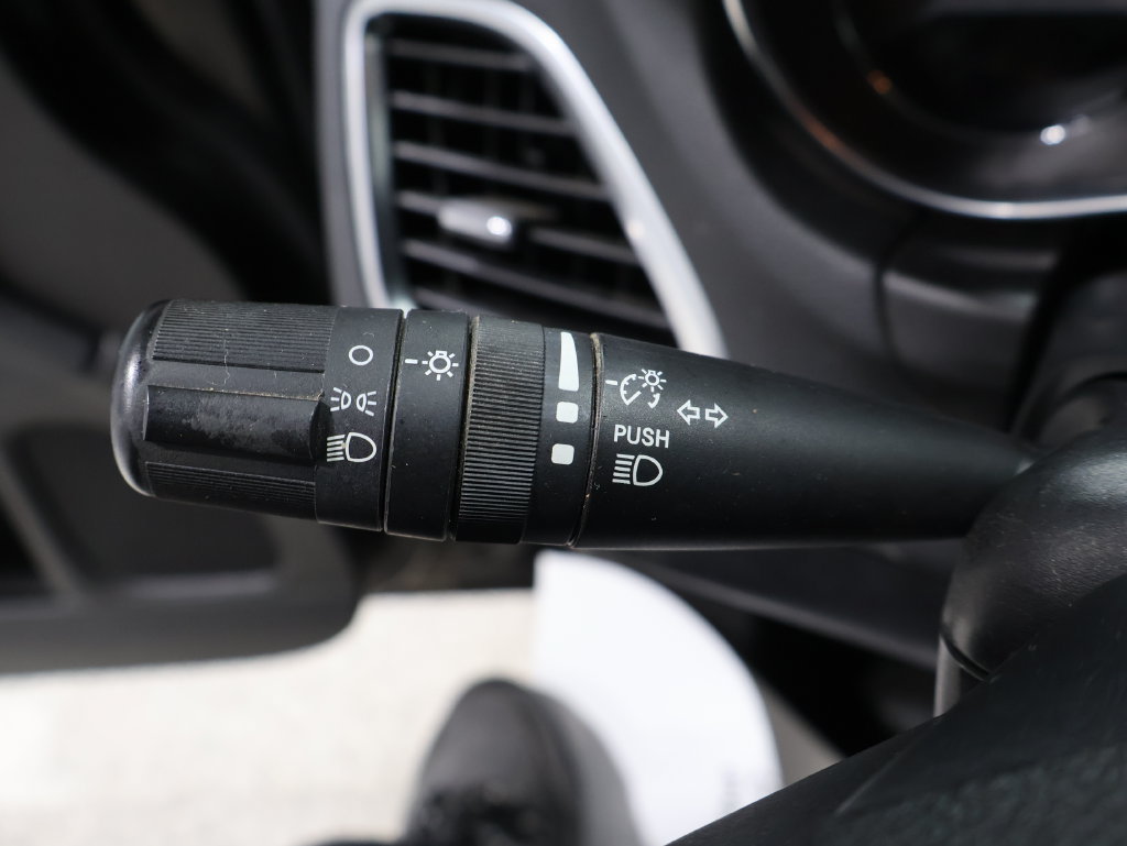 Used 2014 Dodge Avenger SE FWD image 30