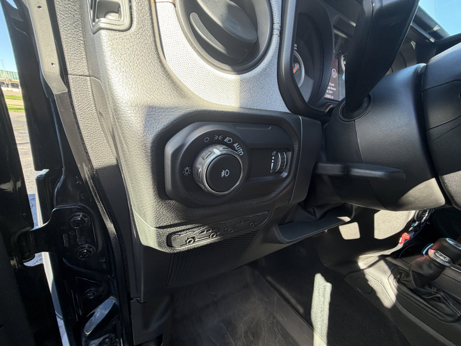 Used 2025 Jeep Wrangler Sport AWD/4WD image 15
