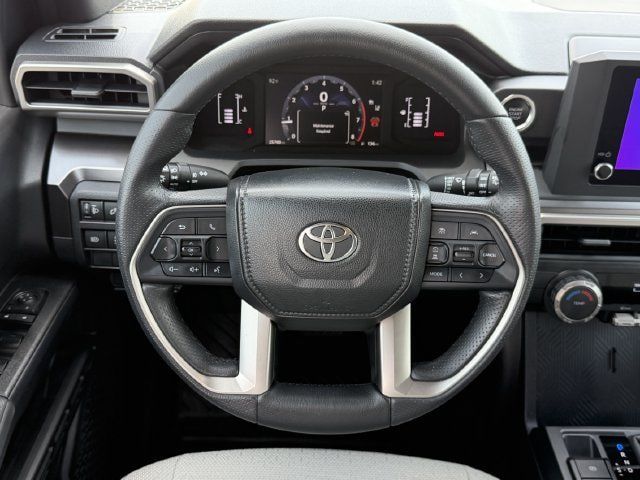 Certified 2025 Toyota 4Runner SR5 AWD/4WD image 12
