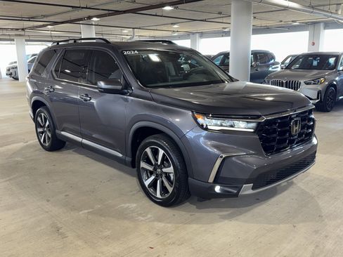Used 2024 Honda Pilot Touring image 2