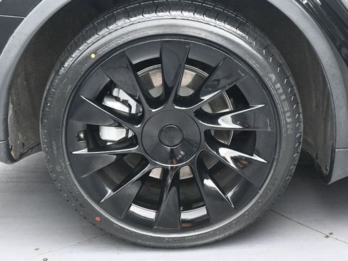 Used 2023 Tesla Model Y Long Range AWD/4WD image 38