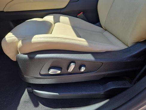 Used 2017 Cadillac XT5 Luxury FWD image 17
