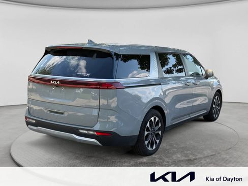 Used 2024 Kia Carnival EX FWD image 5