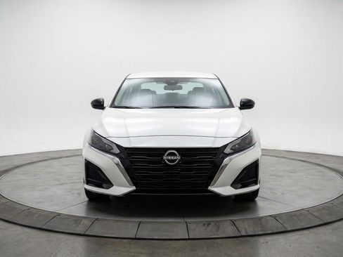 Used 2025 Nissan Altima 2.5 SV image 2