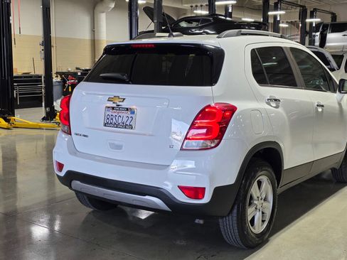 Used 2017 Chevrolet Trax LT w/ LT Convenience Package image 11
