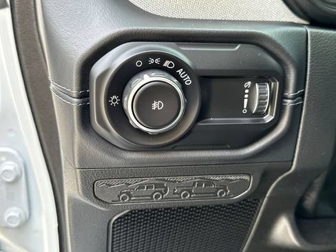 Used 2026 Jeep Wrangler Unlimited Sahara AWD/4WD image 24