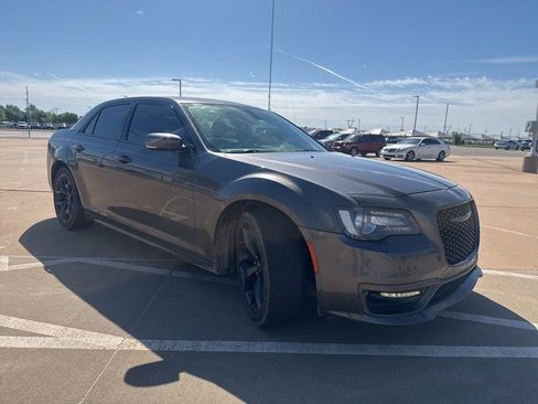 Used 2021 Chrysler 300 Touring L image 4