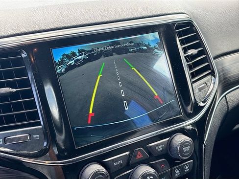 Used 2020 Jeep Grand Cherokee Limited AWD/4WD image 14