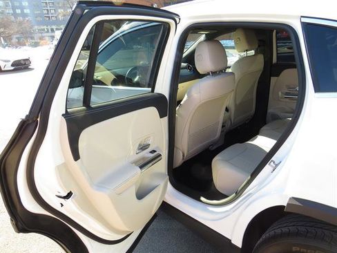 Used 2025 Mercedes-Benz GLA 250 4MATIC image 21