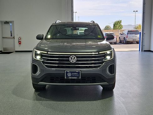 Certified 2024 Volkswagen Atlas SE w/ Panoramic Sunroof Package FWD image 3