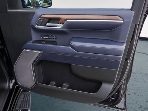 Used 2023 Chevrolet Silverado 1500 High Country w/ Technology Package image 32