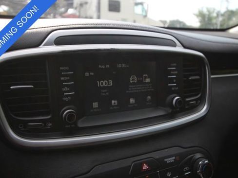 Used 2020 Kia Sorento FWD V6 image 5