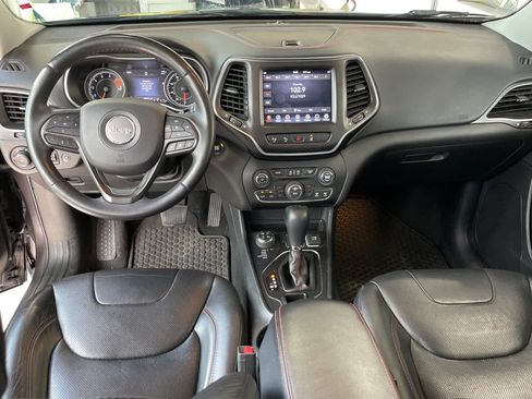 Used 2019 Jeep Cherokee Trailhawk AWD/4WD image 11