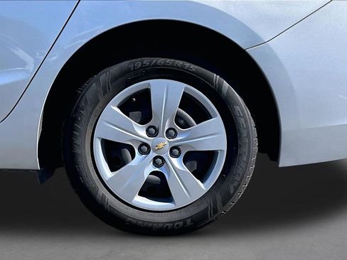 Used 2018 Chevrolet Cruze LS image 5