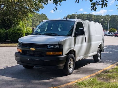 New 2026 Chevrolet Express 2500 w/ Driver Convenience Package RWD image 5