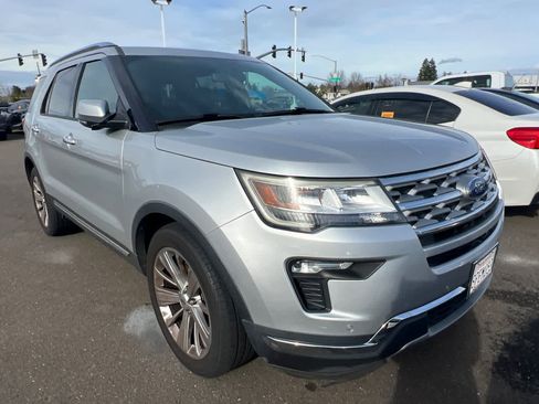 Used 2019 Ford Explorer Limited w/ Class III Trailer Tow Package image 3