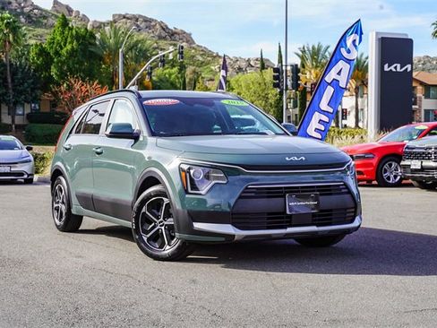 Certified 2025 Kia Niro EX image 2