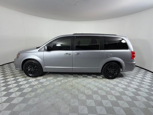 Used 2020 Dodge Grand Caravan SE FWD image 4