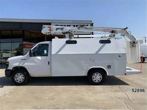 Used 2017 Ford E-350 and Econoline 350 Super Duty w/ Power Windows & Locks Group RWD image 5
