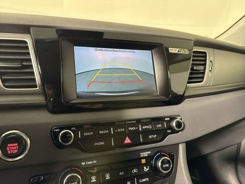 Used 2017 Kia Niro LX image 7