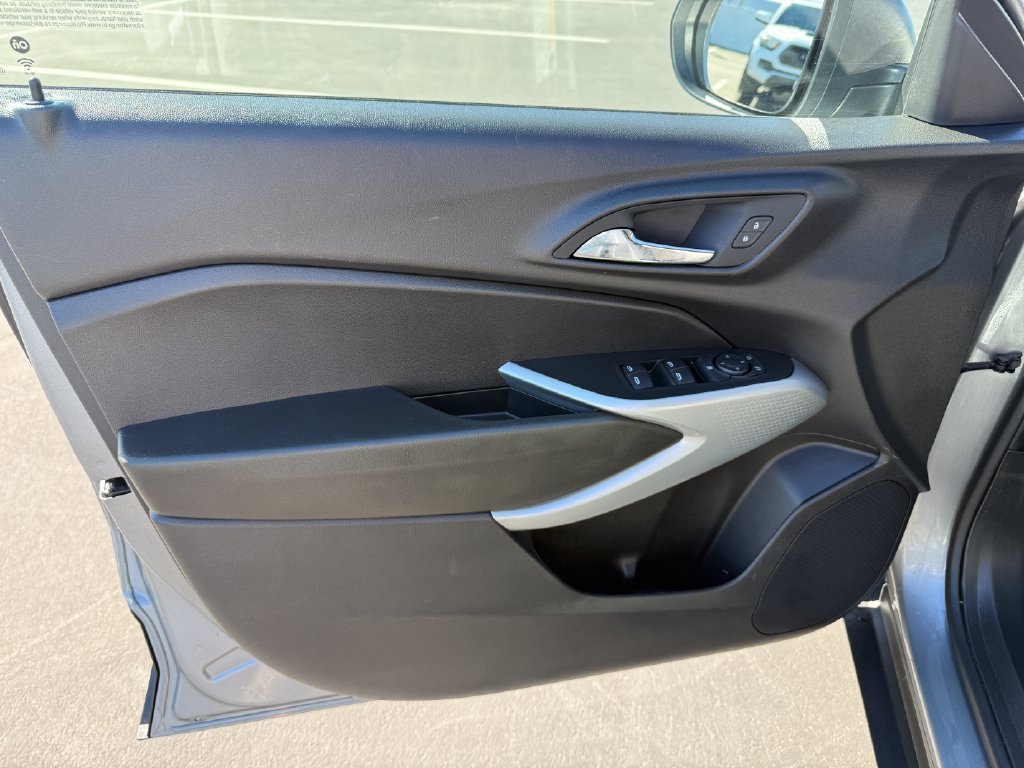 Used 2025 Chevrolet Trax LS FWD image 9