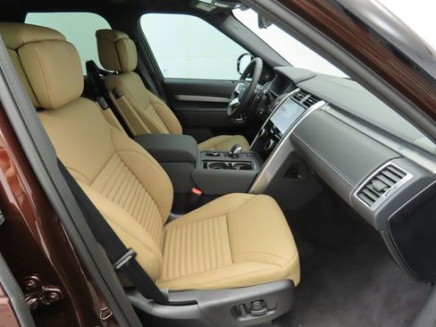 New 2026 Land Rover Discovery Limited Edition image 20